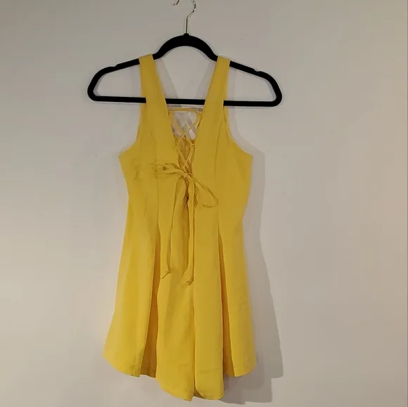 Lulu's lace up romper - Picture 2 of 10